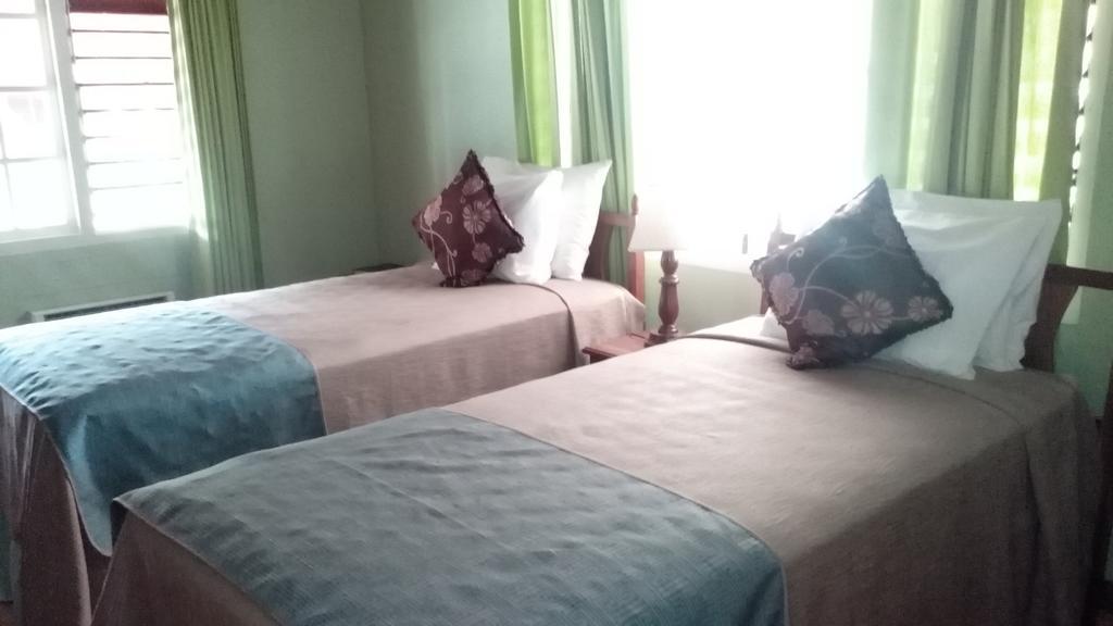 Silver Creek Resort Runaway Bay Extérieur photo