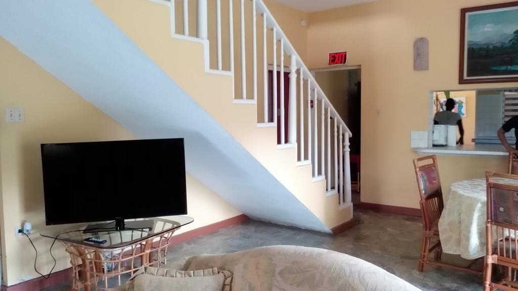 Silver Creek Resort Runaway Bay Extérieur photo