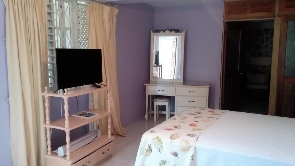 Silver Creek Resort Runaway Bay Extérieur photo