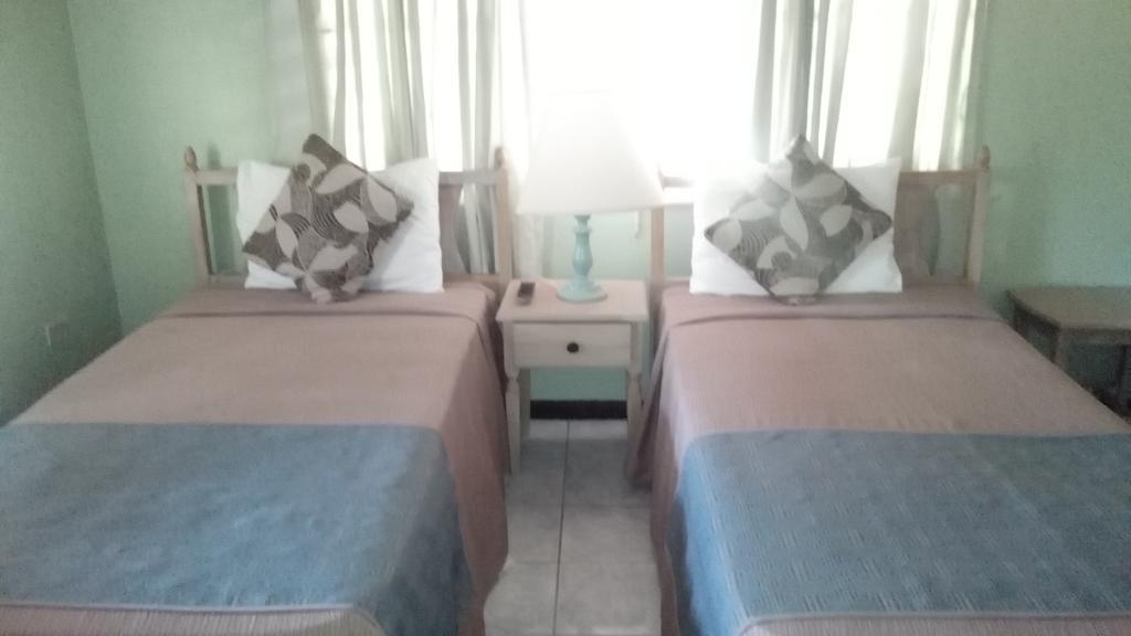 Silver Creek Resort Runaway Bay Extérieur photo