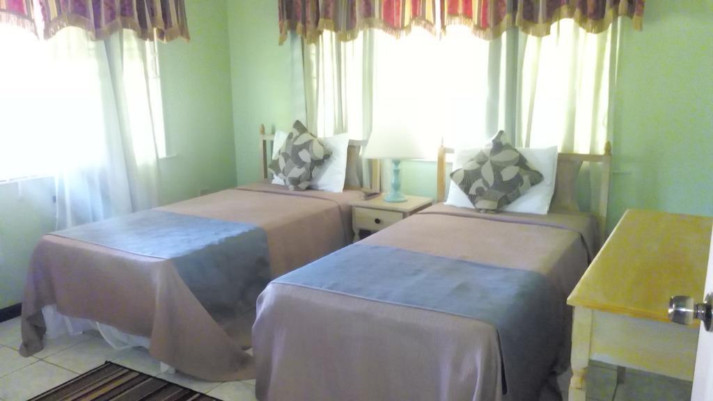 Silver Creek Resort Runaway Bay Extérieur photo