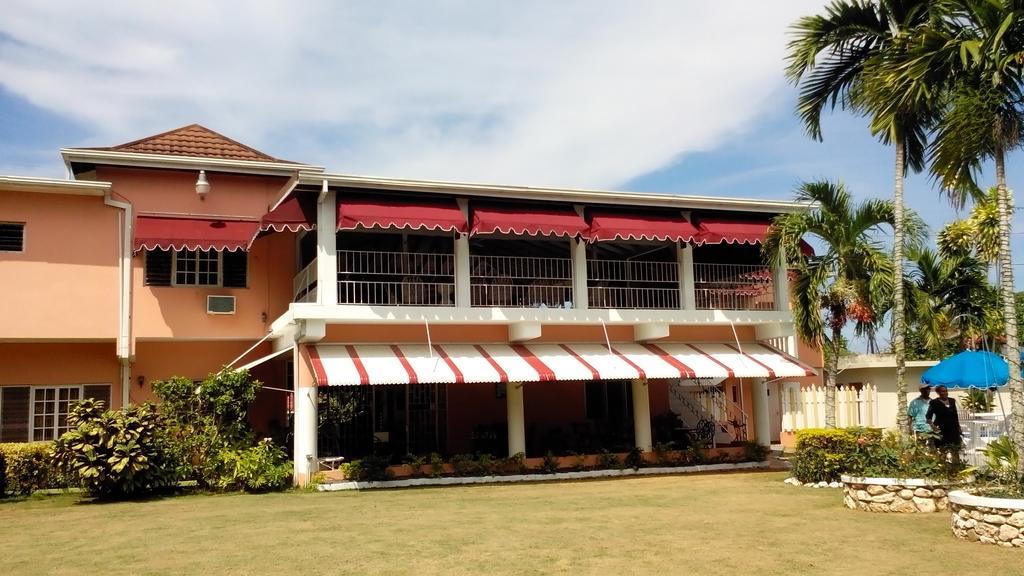 Silver Creek Resort Runaway Bay Extérieur photo