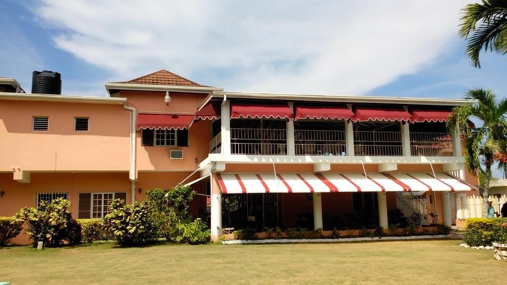 Silver Creek Resort Runaway Bay Extérieur photo