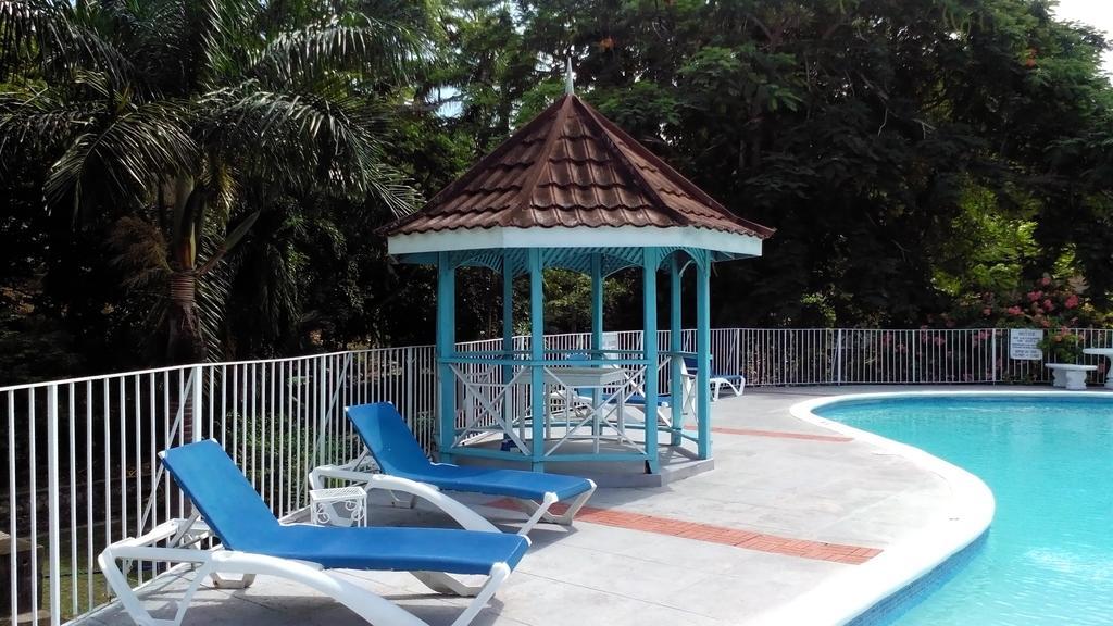 Silver Creek Resort Runaway Bay Extérieur photo