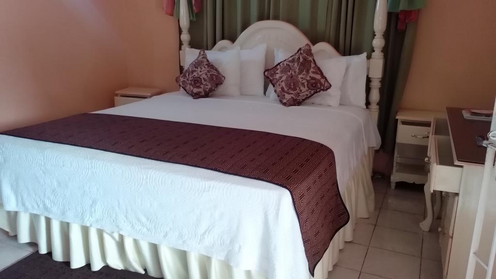 Silver Creek Resort Runaway Bay Extérieur photo