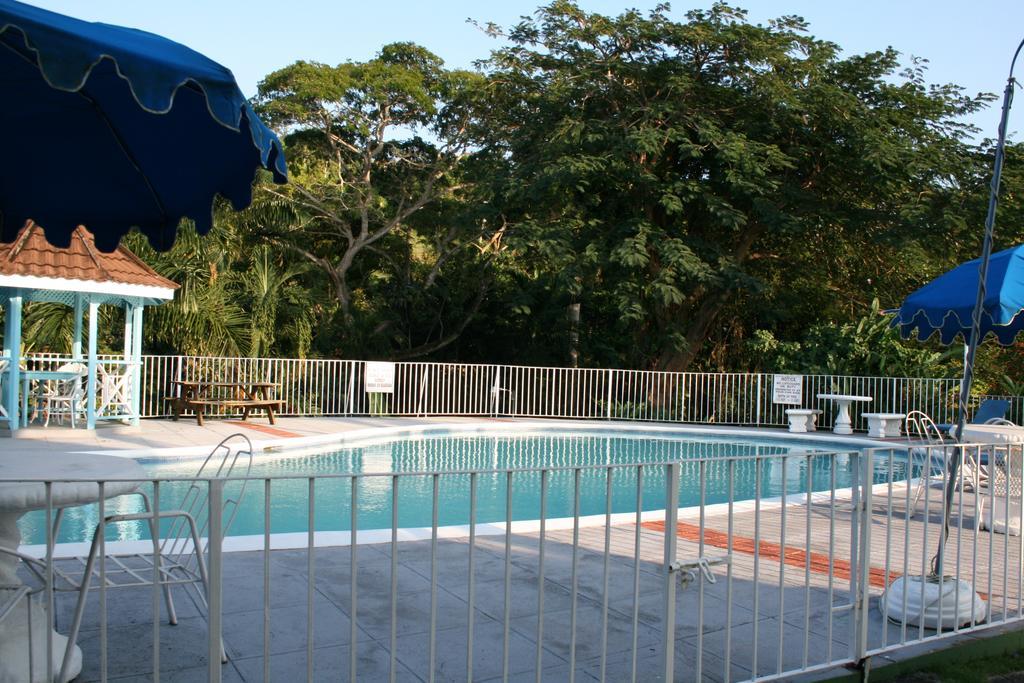 Silver Creek Resort Runaway Bay Extérieur photo