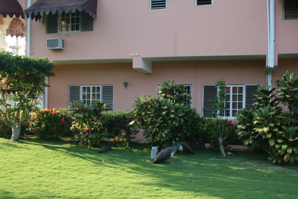 Silver Creek Resort Runaway Bay Extérieur photo